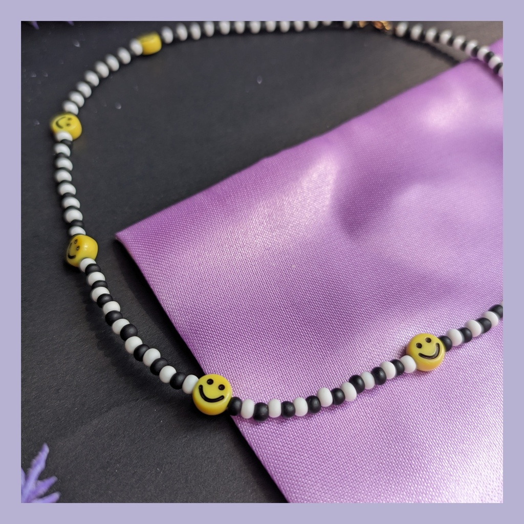 Collar happy blanco y negro